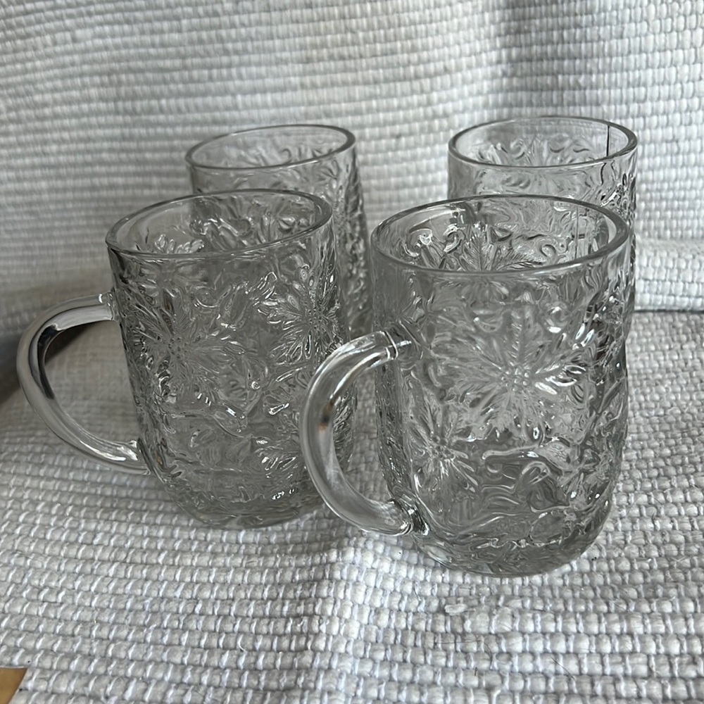 FANTASIA CRYSTAL, A PRINCESS HOUSE EXCLUSIVE. BEAUTIFUL 4 PIECE MUG SET.…